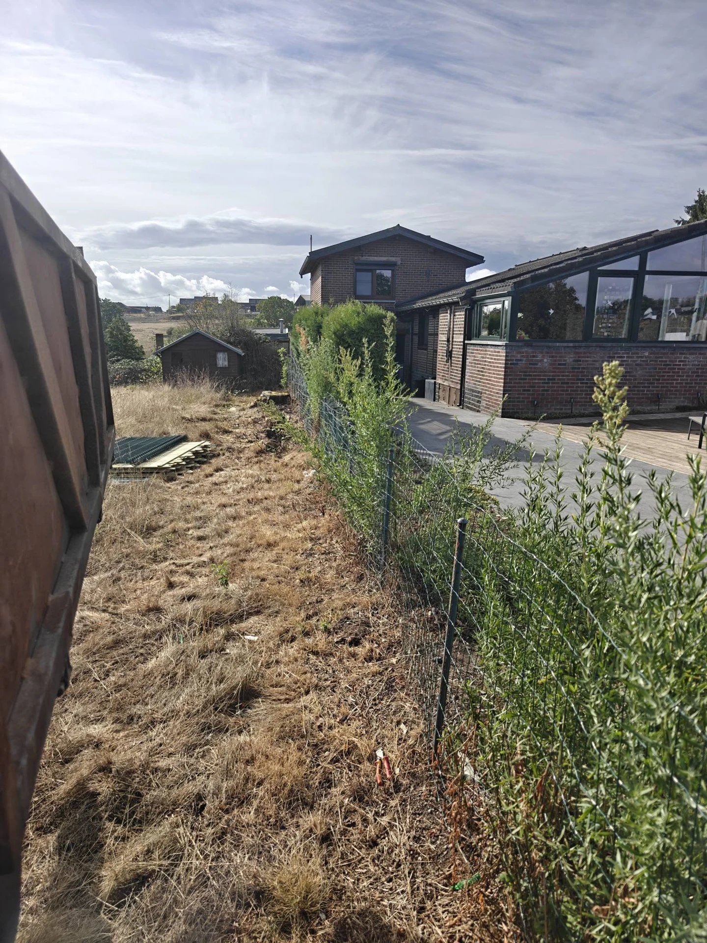Le terrain avant la pose de la clôture